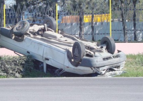 S-a răsturnat cu maşina, în drum spre Ovidiu